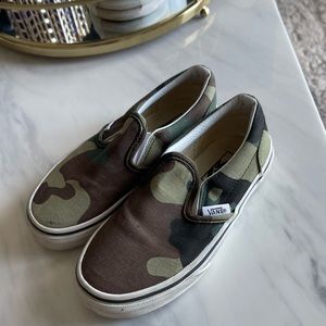 Kids camo vans size 12